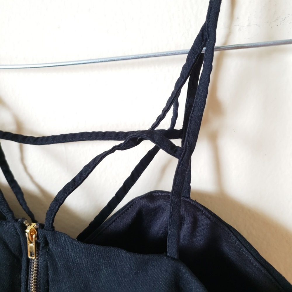 *SOLD CR Black Caged Strappy Crop Top XS - Picture 5 of 6